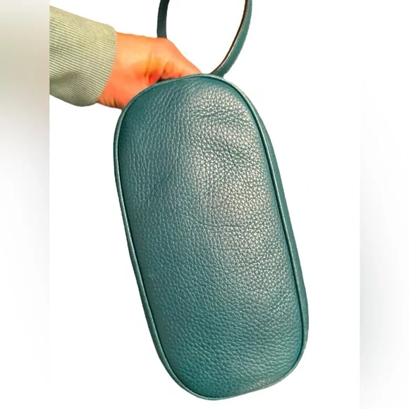 Gucci Barcelona leather handbag Loewe
Green in Leather - Picture 6 of 7